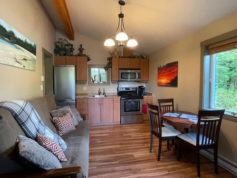 Cozy Corner Cottage Port Renfrew Kültér fotó